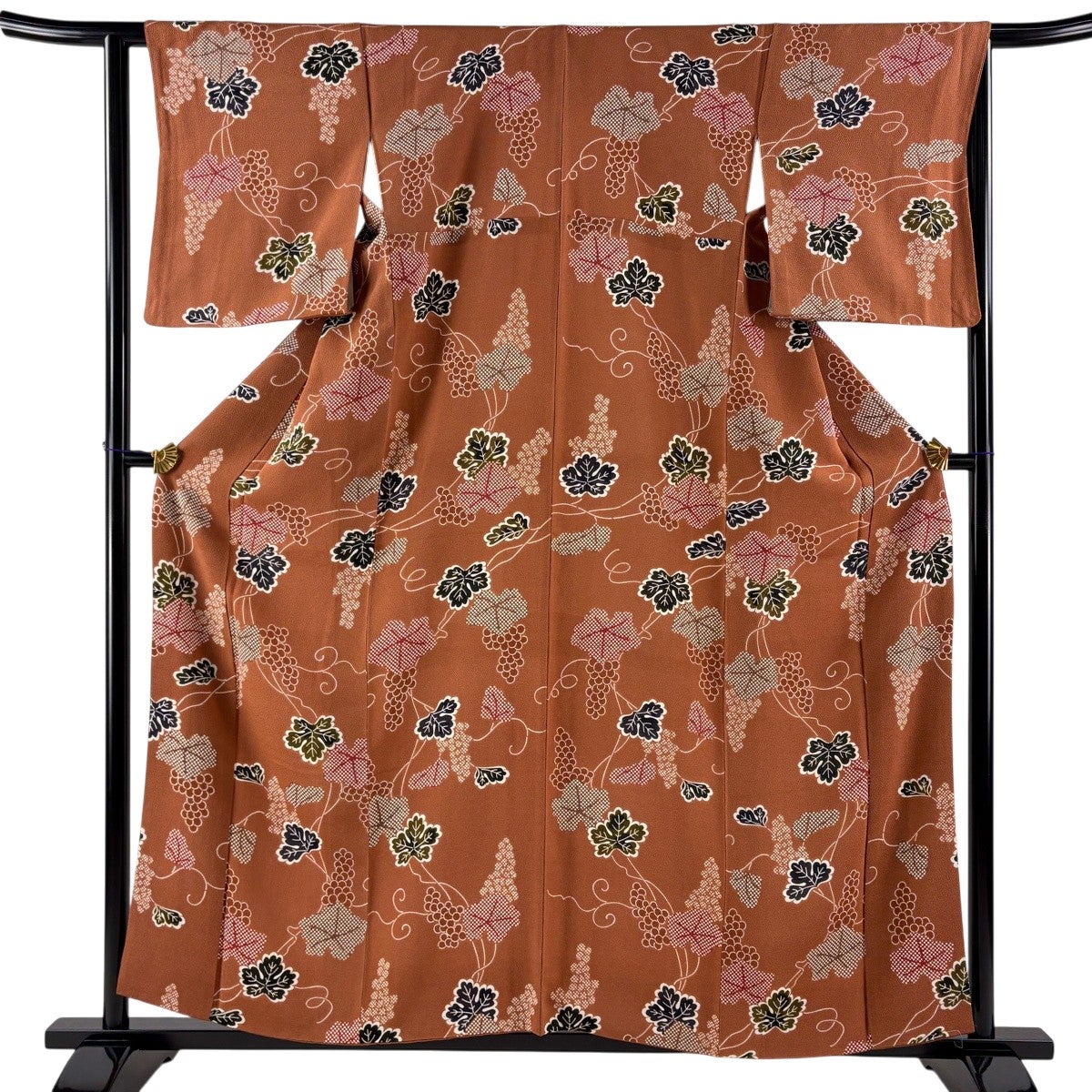 美品】 小紋 身丈158cm 裄丈64cm M 袷 葡萄 縮緬 茶色 正絹 秀品｜中古