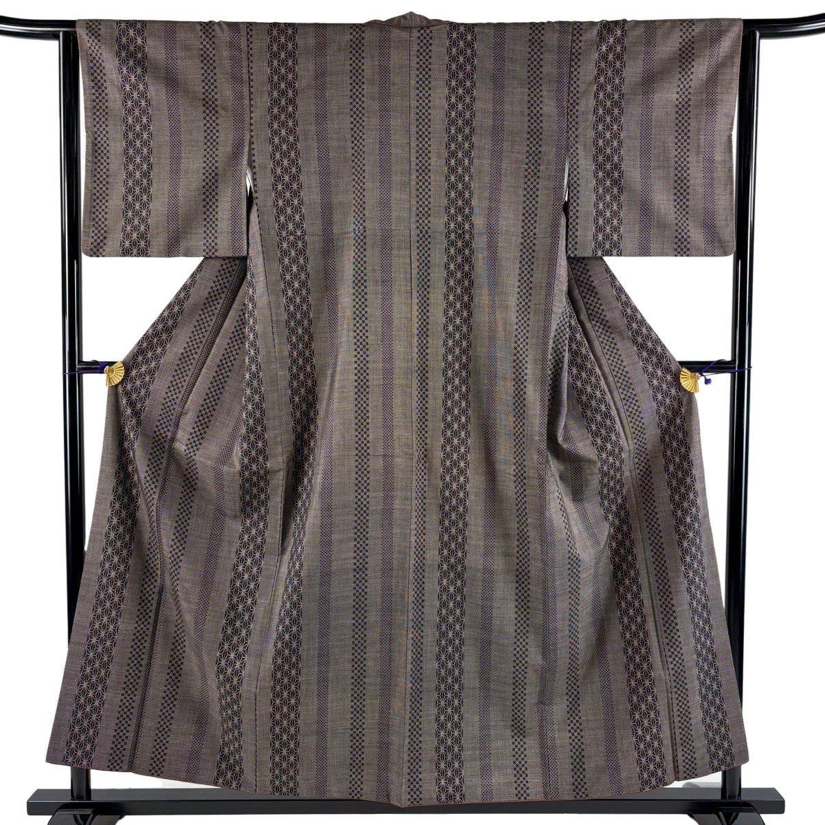紬 身丈157.5cm 裄丈63cm S 袷 バチ衿 花 幾何学模様 焦茶色 正絹 秀品
