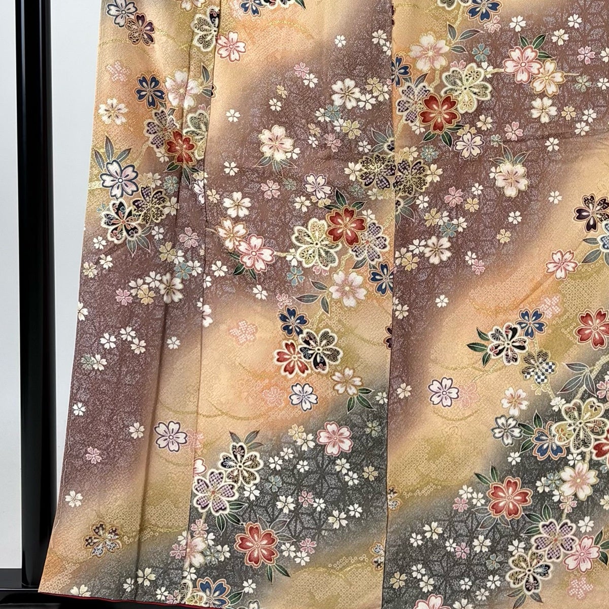 小紋 身丈158cm 裄丈67.5cm L 袷 桜 疋田 金彩 ぼかし 灰紫 正絹 優品