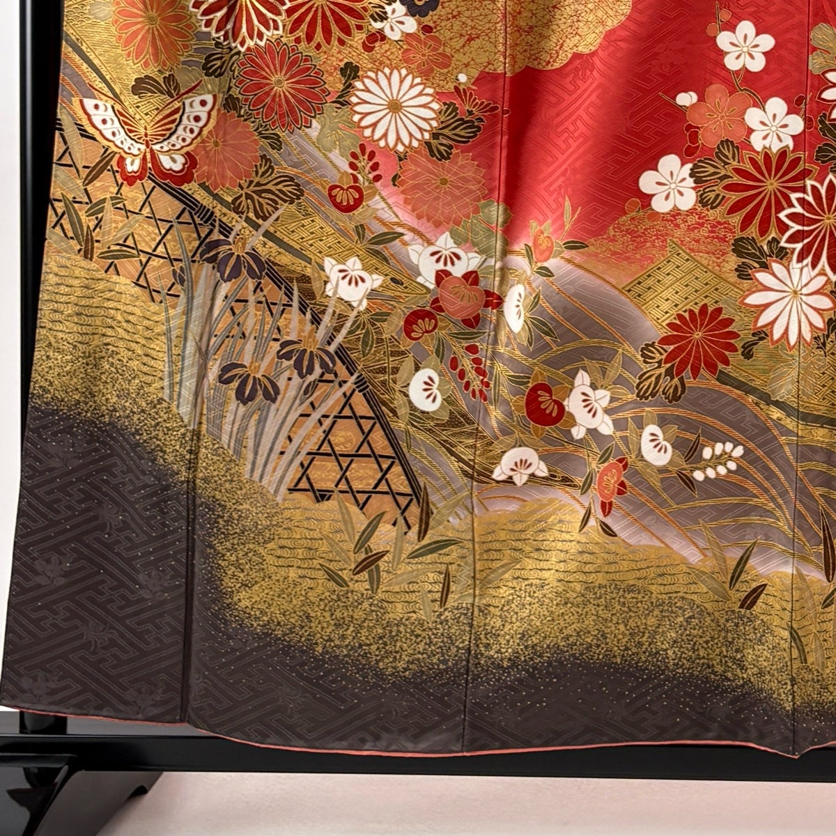 振袖 身丈158cm 裄丈64cm M 袷 菊 蝶 金糸 金彩 朱色 正絹 秀品｜中古