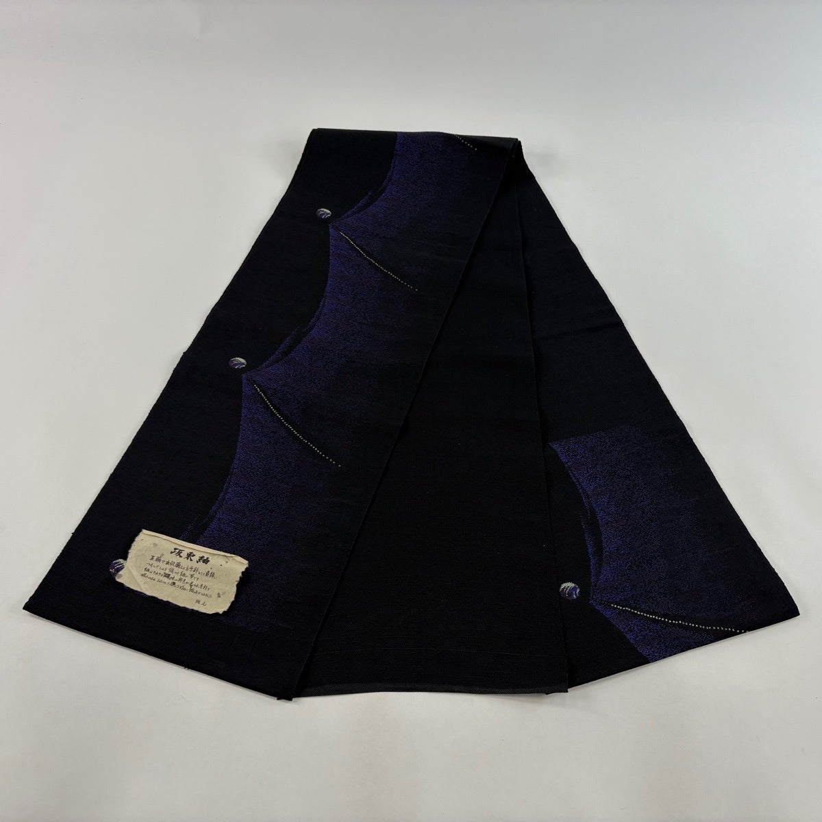 美品】 名古屋帯 秀品 坂東紬地 八寸名古屋帯 幾何学模様 箔 黒 正絹