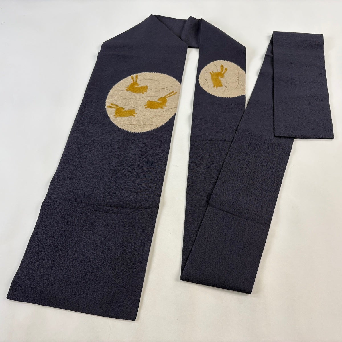 秀品 正絹 袋帯 うさぎ文 31cm×443cm 金彩 美品】 名古屋帯 名品 うさぎ 芝 金彩 縮緬 墨色 正絹｜中古・古着