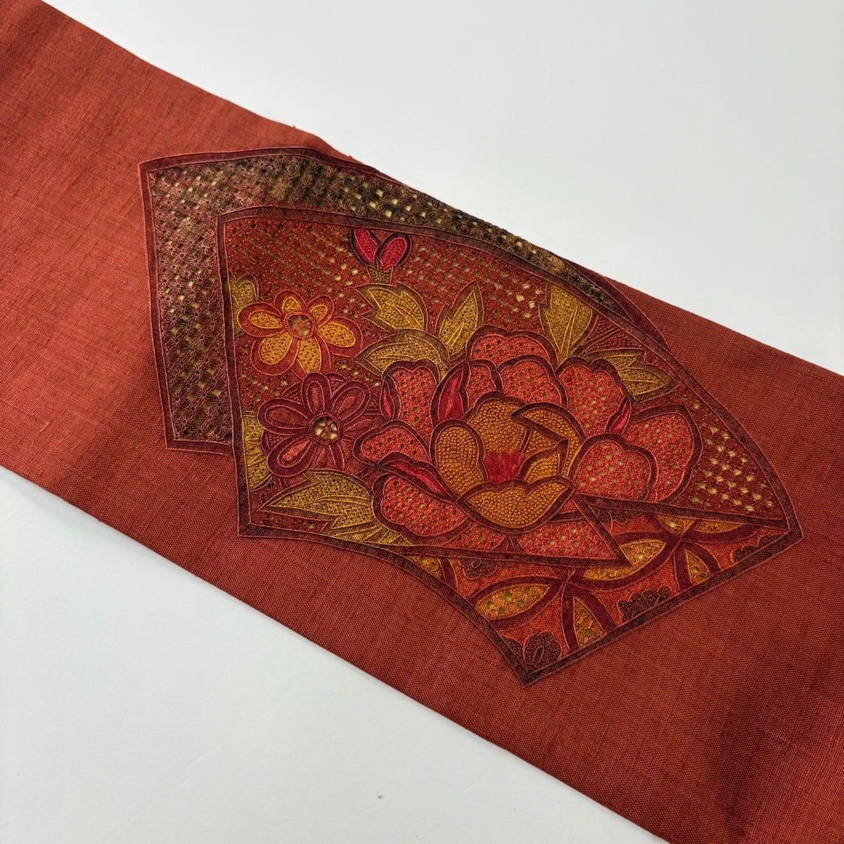 美品】 名古屋帯 秀品 紬地 扇面 草花 刺繍 赤茶 正絹｜中古・古着