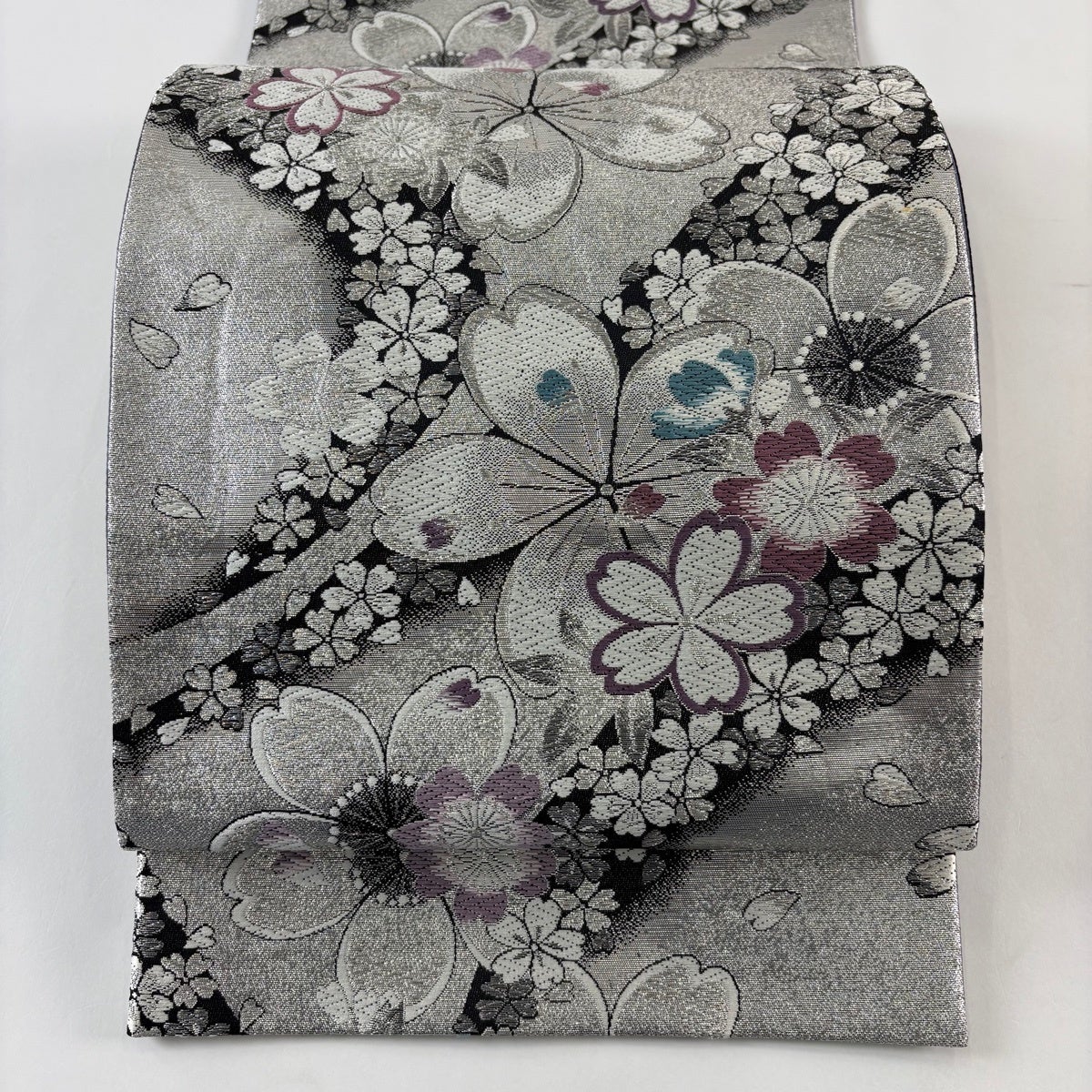 H-613 袋帯 正絹 六通 銀糸 オーロラ箔 シルバー 美品】 袋帯 秀品 桜 花びら 金銀糸 箔 金色 六通 正絹｜中古・古着