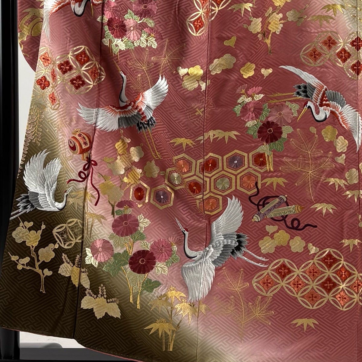 振袖 身丈156cm 裄丈64cm M 袷 鶴 松竹梅 刺繍 金彩 ピンク 正絹 名品