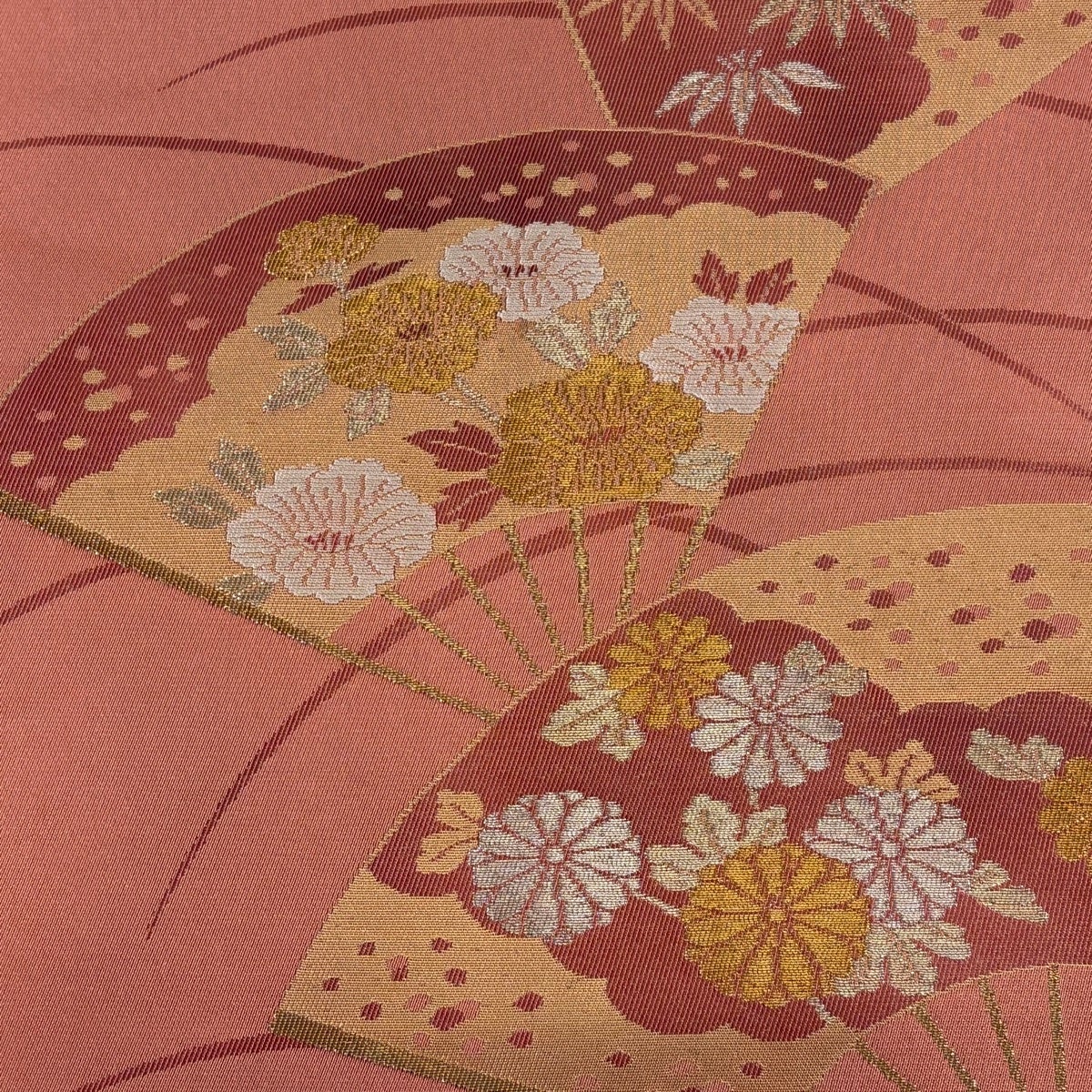 美品】 名古屋帯 優品 関西仕立て 蒔絵金彩錦 扇 草花 金銀糸 箔