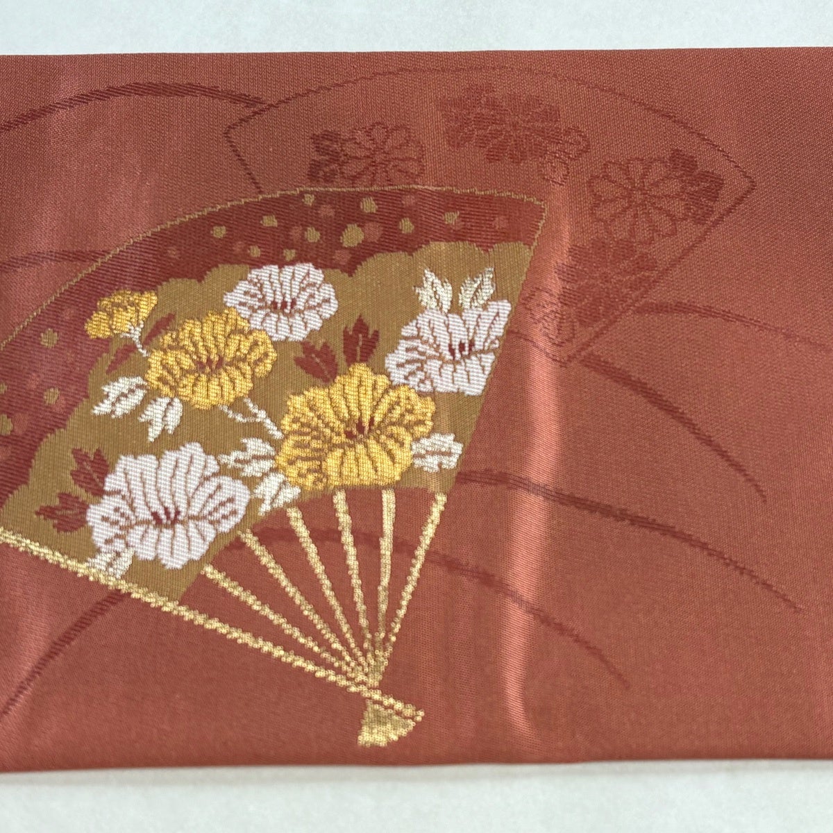 美品】 名古屋帯 優品 関西仕立て 蒔絵金彩錦 扇 草花 金銀糸 箔