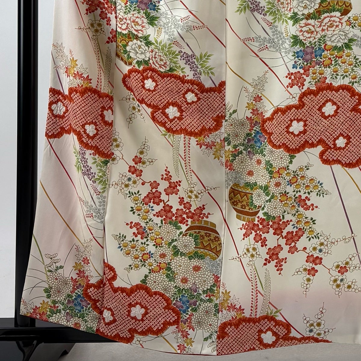 小紋 身丈159.5cm 裄丈66cm M 袷 雲文 花籠 金彩 クリーム 正絹 優品