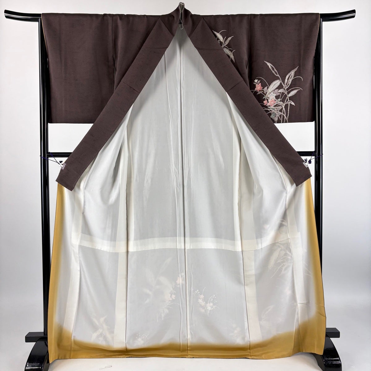 付下げ 身丈170cm 裄丈64.5cm M 袷 紬地 枝花 焦茶色 正絹 秀品｜中古