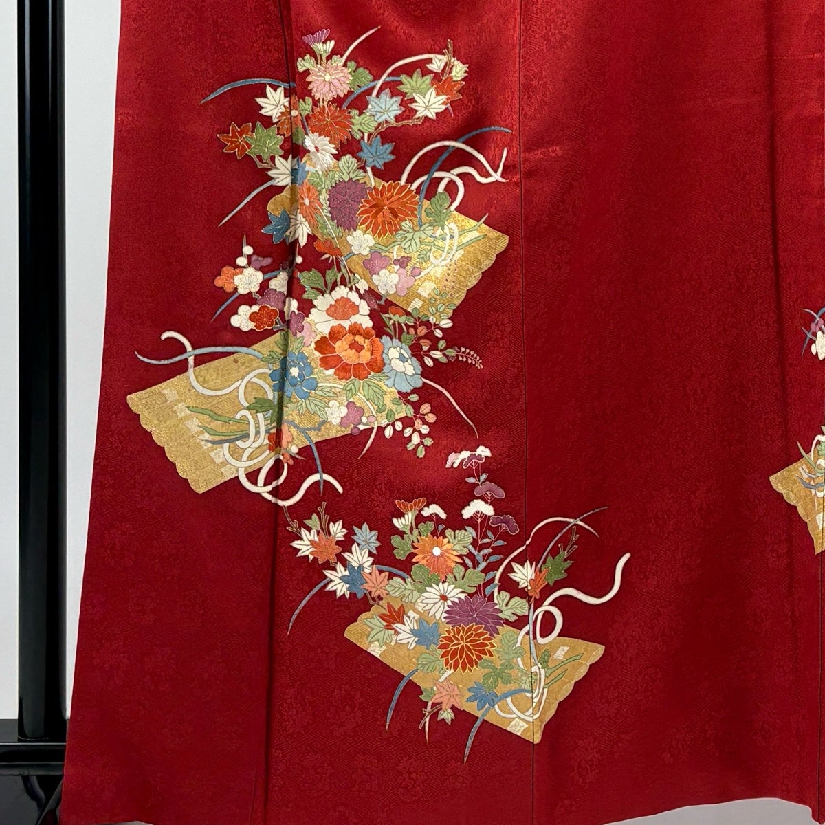 付下げ 身丈163cm 裄丈65cm M 袷 花筏 刺繍 金糸 赤 正絹 秀品｜中古