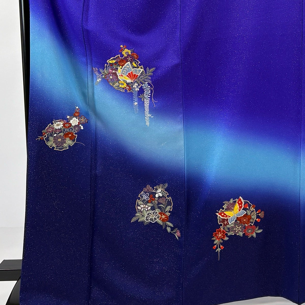振袖 身丈168cm 裄丈68cm L 袷 雪輪 蝶 金通し 刺繍 青紫 正絹 秀品 振袖 身丈168cm 裄丈68cm L 袷 雪輪 蝶 金通し 刺繍 青紫 正絹 秀品