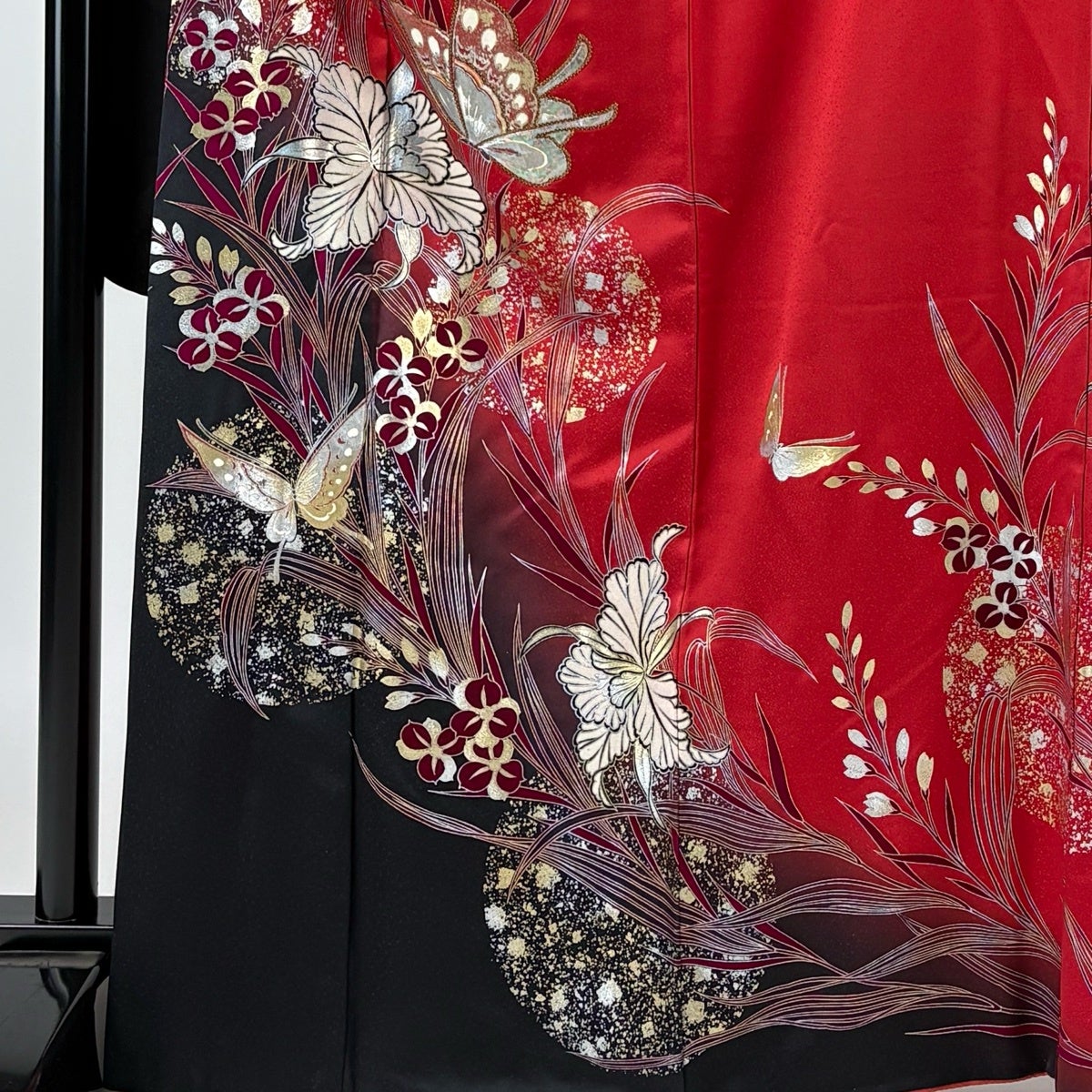 振袖 身丈167.5cm 裄丈66cm M 袷 蝶 草花 金糸 金銀彩 赤 正絹 秀品