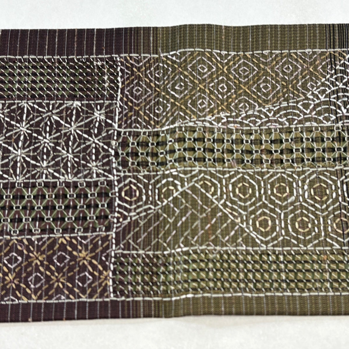 美品】 名古屋帯 秀品 有職文様 刺繍 茶緑色 正絹｜中古・古着