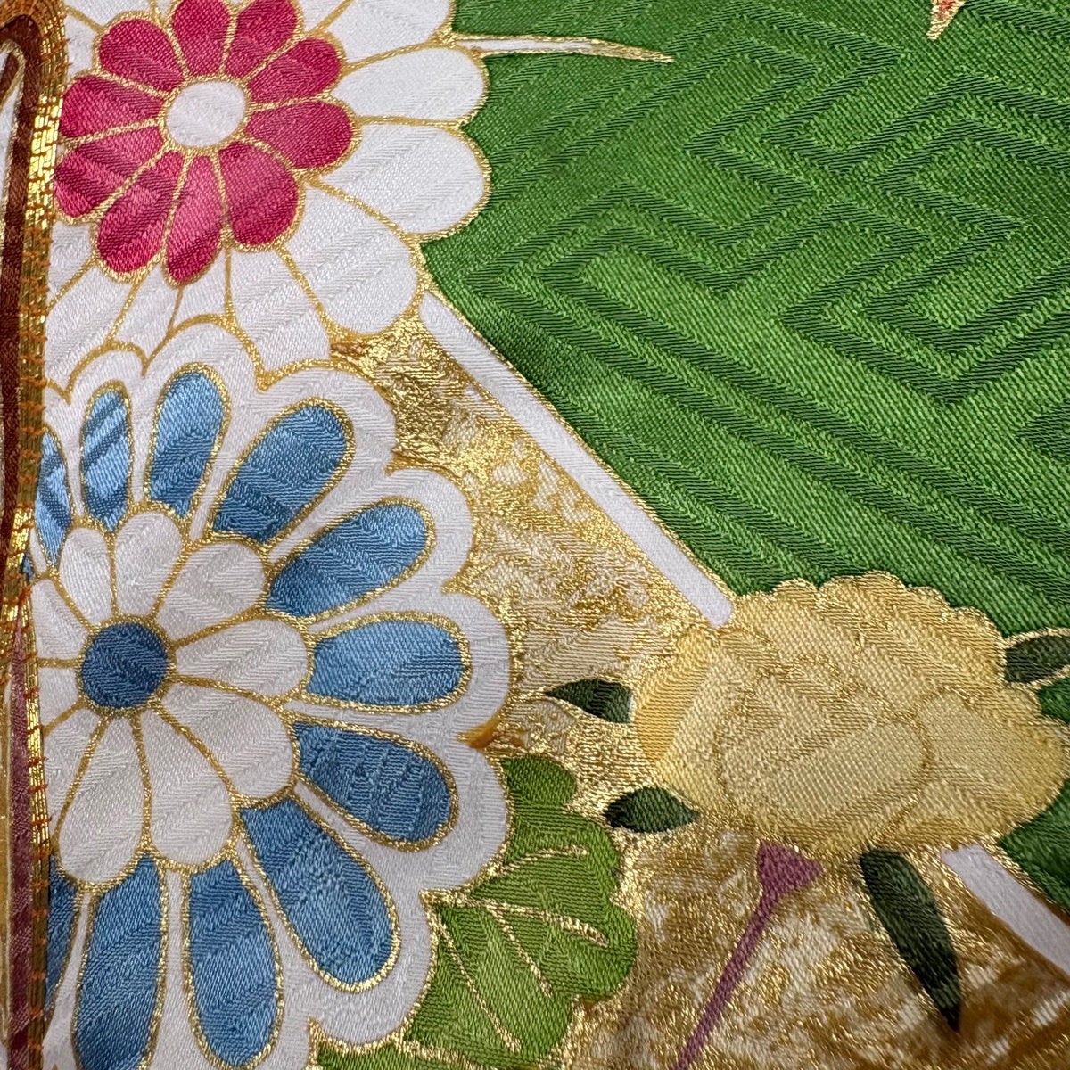 美品】 振袖 身丈175cm 裄丈68.5cm L 袷 御所車 菊 金糸 金彩 黄緑色