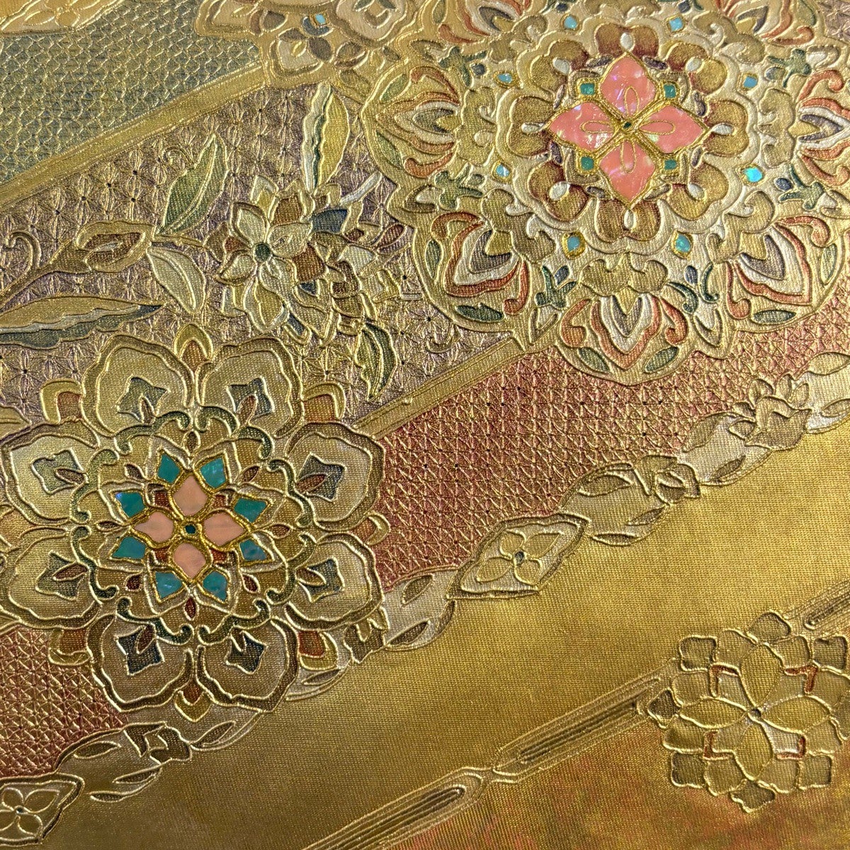 袋帯 秀品 関西仕立て 華文 草花 螺鈿 箔 黄土色 お太鼓柄 正絹｜中古