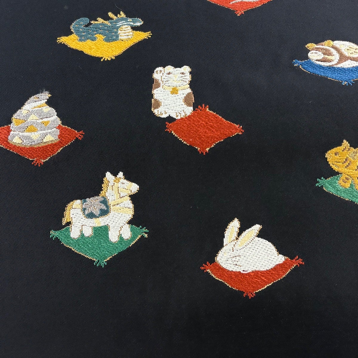 名古屋帯 逸品 干支 馬 刺繍 箔 黒 正絹｜中古・古着・リサイクル着物