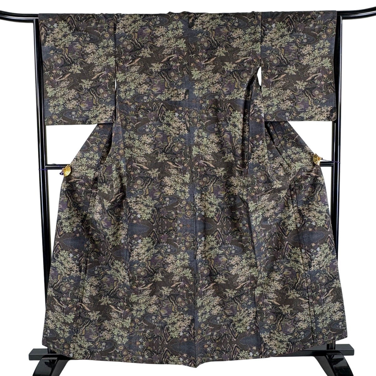 美品】 紬 身丈162.5cm 裄丈65.5cm M 袷 樹木 建物 焦茶色 正絹 名品
