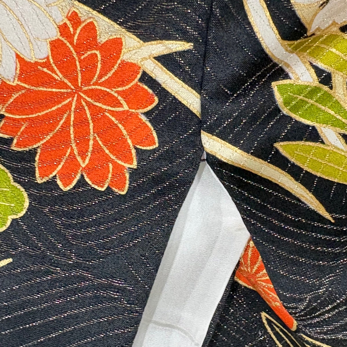 美品】 振袖 身丈160.5cm 裄丈62cm S 袷 花車 波 金通し 金彩 黒 正絹