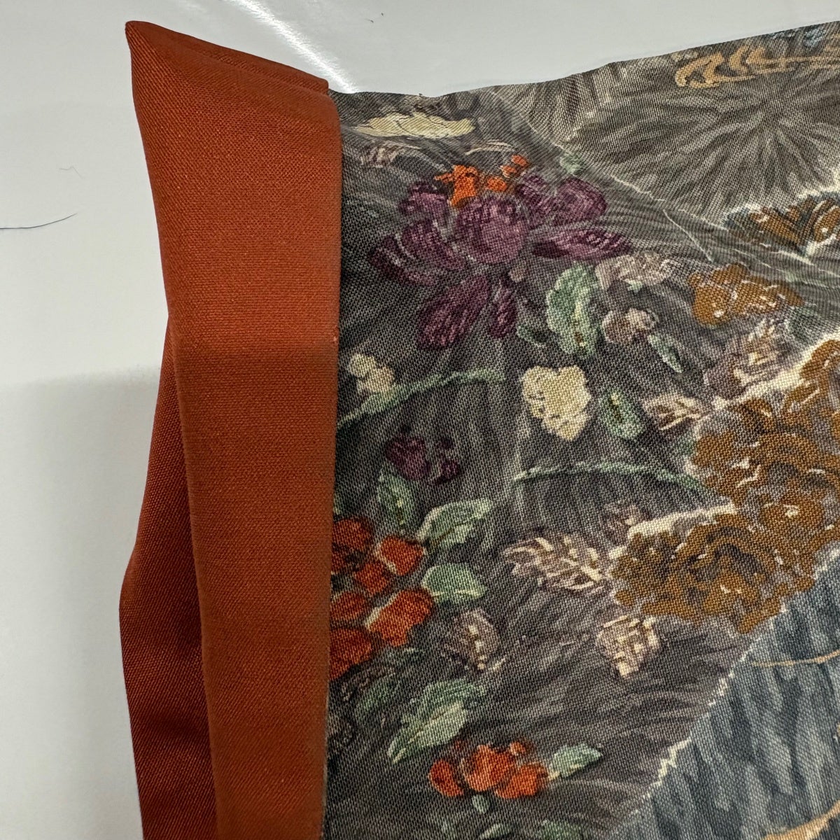 美品】 小紋 身丈159.5cm 裄丈63cm S 袷 紬地 ヱ霞 草花 灰紫 正絹