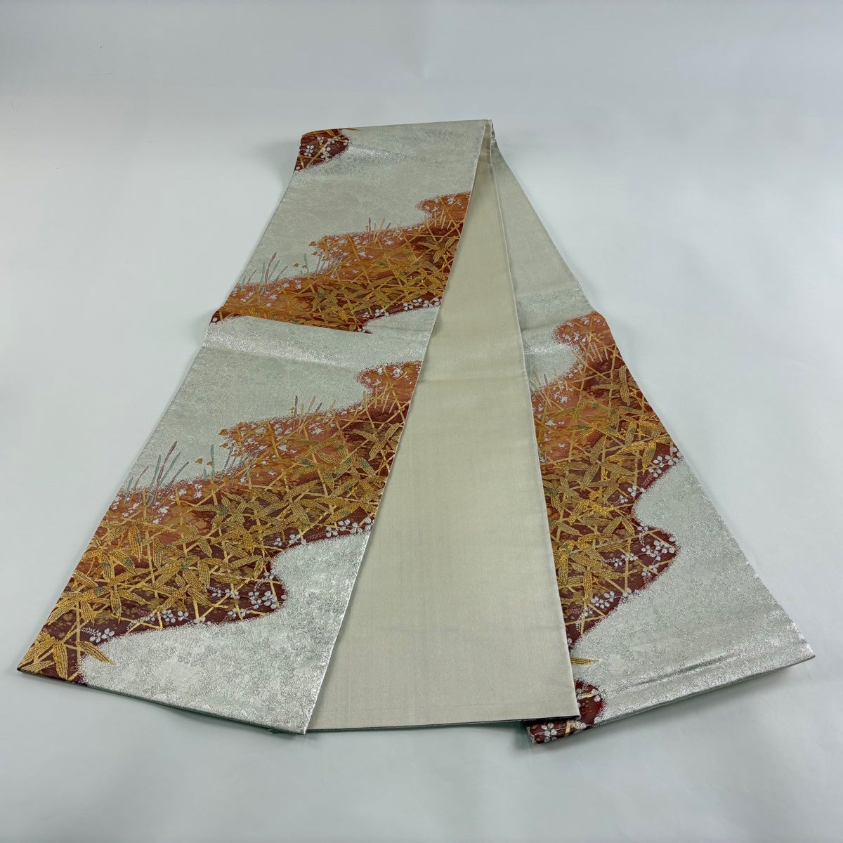 美品】 袋帯 秀品 霞 木賊 金銀糸 箔 クリーム お太鼓柄 正絹｜中古