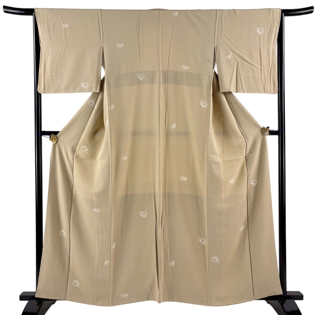 【美品】 小紋 身丈156cm 裄丈64cm 正絹 秀品 【中古】 美品】 小紋 身丈156cm 裄丈64cm M 袷 猫 鈴 金銀彩 黒 正絹 逸品