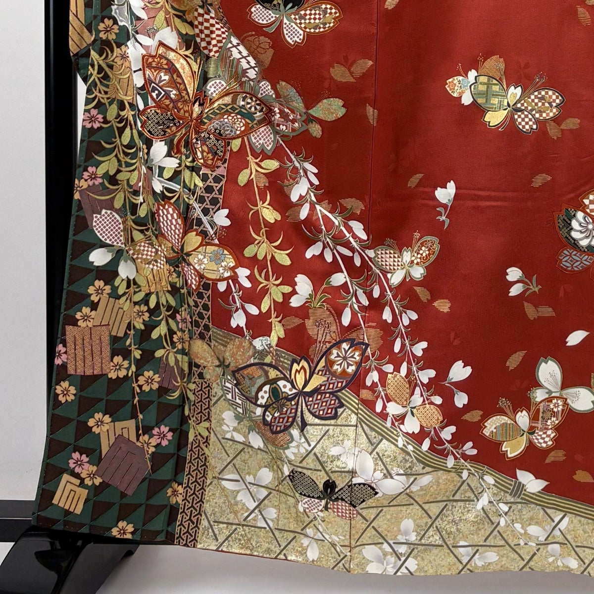 美品】 振袖 身丈161cm 裄丈63.5cm S 袷 蝶 桜 金糸 金銀彩 赤 正絹 秀