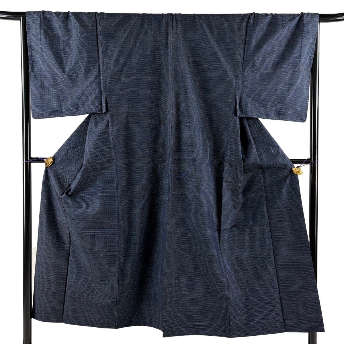 男着物 美品 秀品 身丈149cm 裄丈75.5cm 正絹 【中古】 男着物 身丈145.5cm 裄丈70cm M 袷 紬 縞 幾何学 紺色 正絹 秀品｜中古
