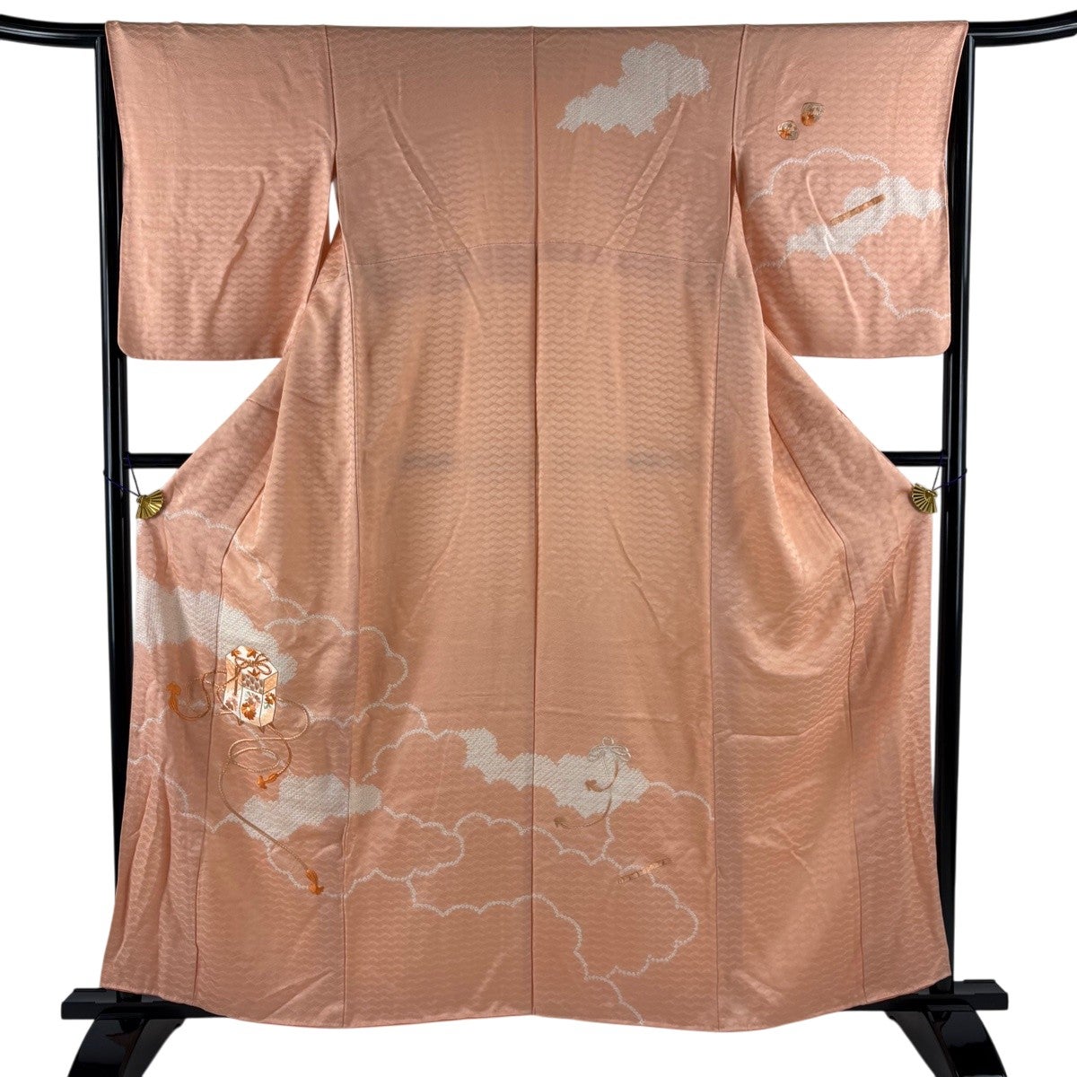 付下げ 身丈160cm 裄丈64.5cm M 袷 貝桶 雲文 金糸 刺繍 サーモン