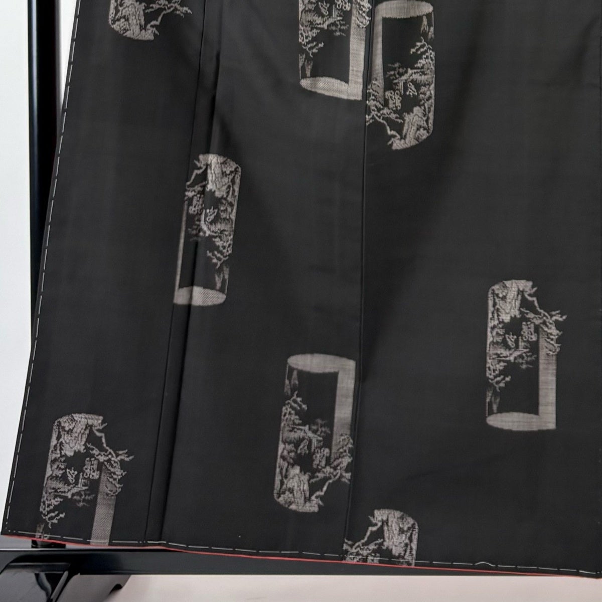 紬 身丈159cm 裄丈65cm M 袷 松 建物 黒 正絹 秀品｜中古・古着