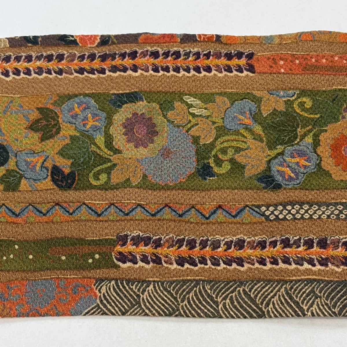 美品】 名古屋帯 逸品 山岡古都 草花 縞 茶色 正絹｜中古・古着