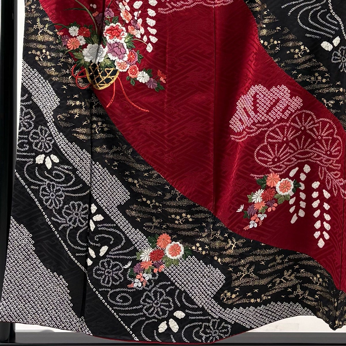振袖 身丈155cm 裄丈62.5cm S 袷 花籠 笠松 刺繍 絞り 赤 正絹 名品
