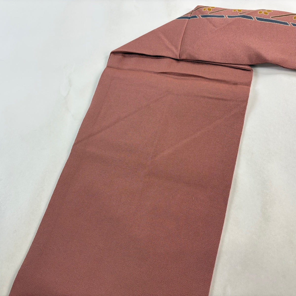 美品】 名古屋帯 秀品 向かい鳥 草花 薄小豆 正絹｜中古・古着