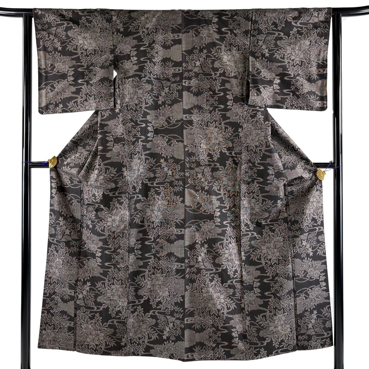 美品】 紬 身丈152cm 裄丈63cm S 袷 草花 流水 焦茶色 正絹 秀品｜中古