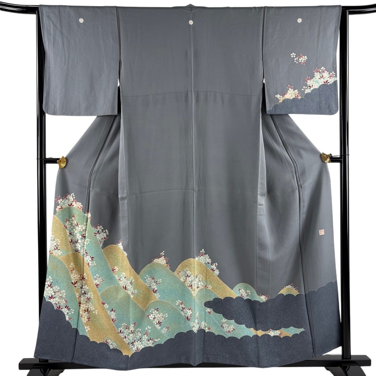 付下げ 身丈157cm 裄丈65cm M 袷 落款あり 桜 山 刺繍 金彩 灰色 正絹