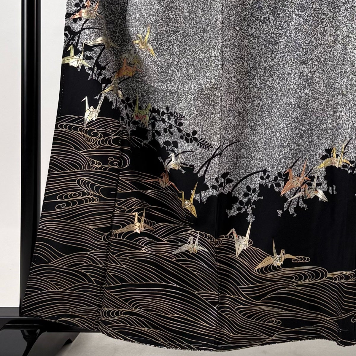 付下げ 身丈160cm 裄丈63cm S 袷 折鶴 波 金銀彩 黒灰 正絹 秀品｜中古