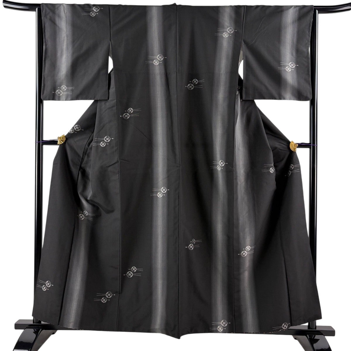 紬 身丈161cm 裄丈67cm M 袷 幾何学 花 黒 正絹 秀品｜中古・古着