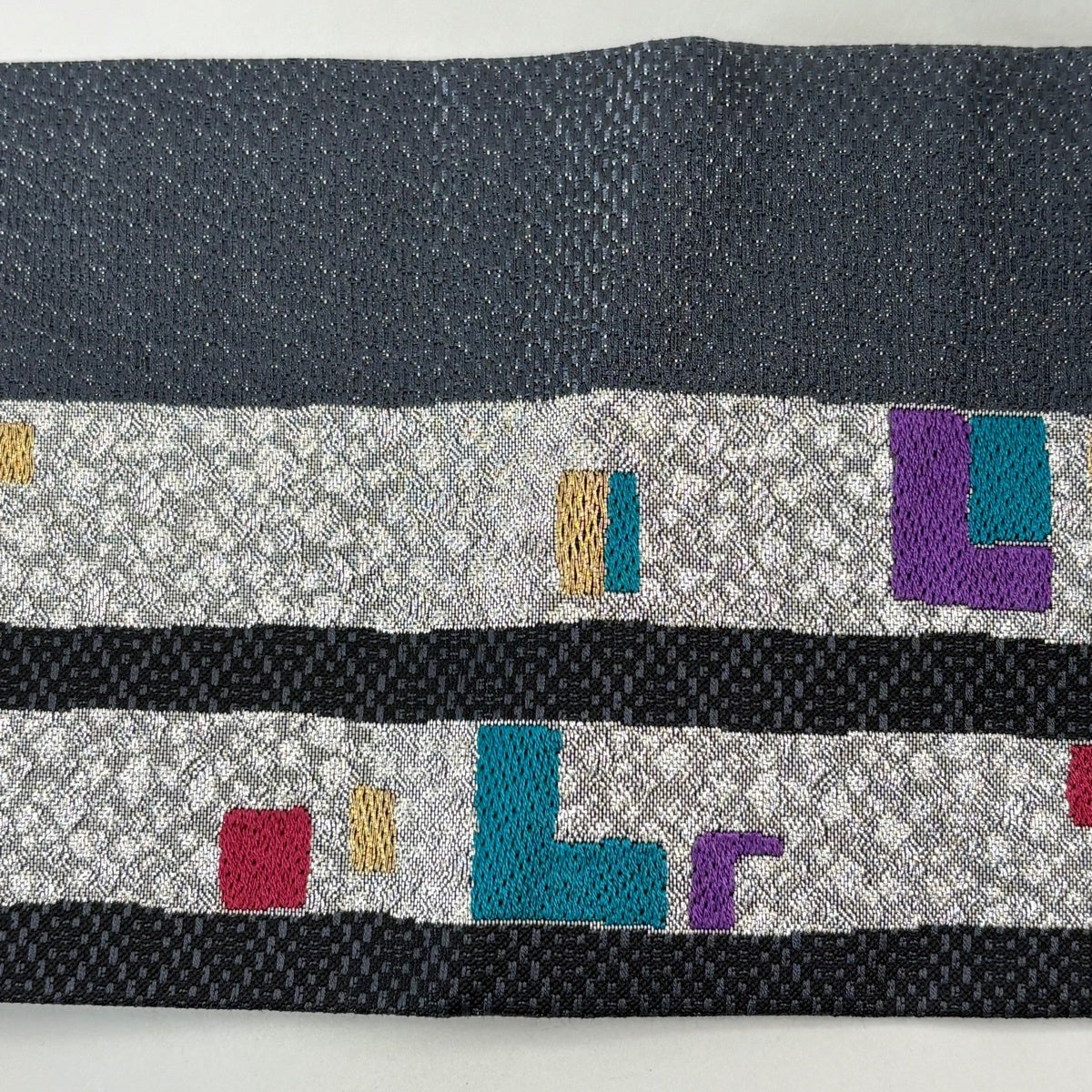 美品】 名古屋帯 秀品 鈴乃屋 幾何学 銀糸 箔 濃紺 正絹｜中古・古着