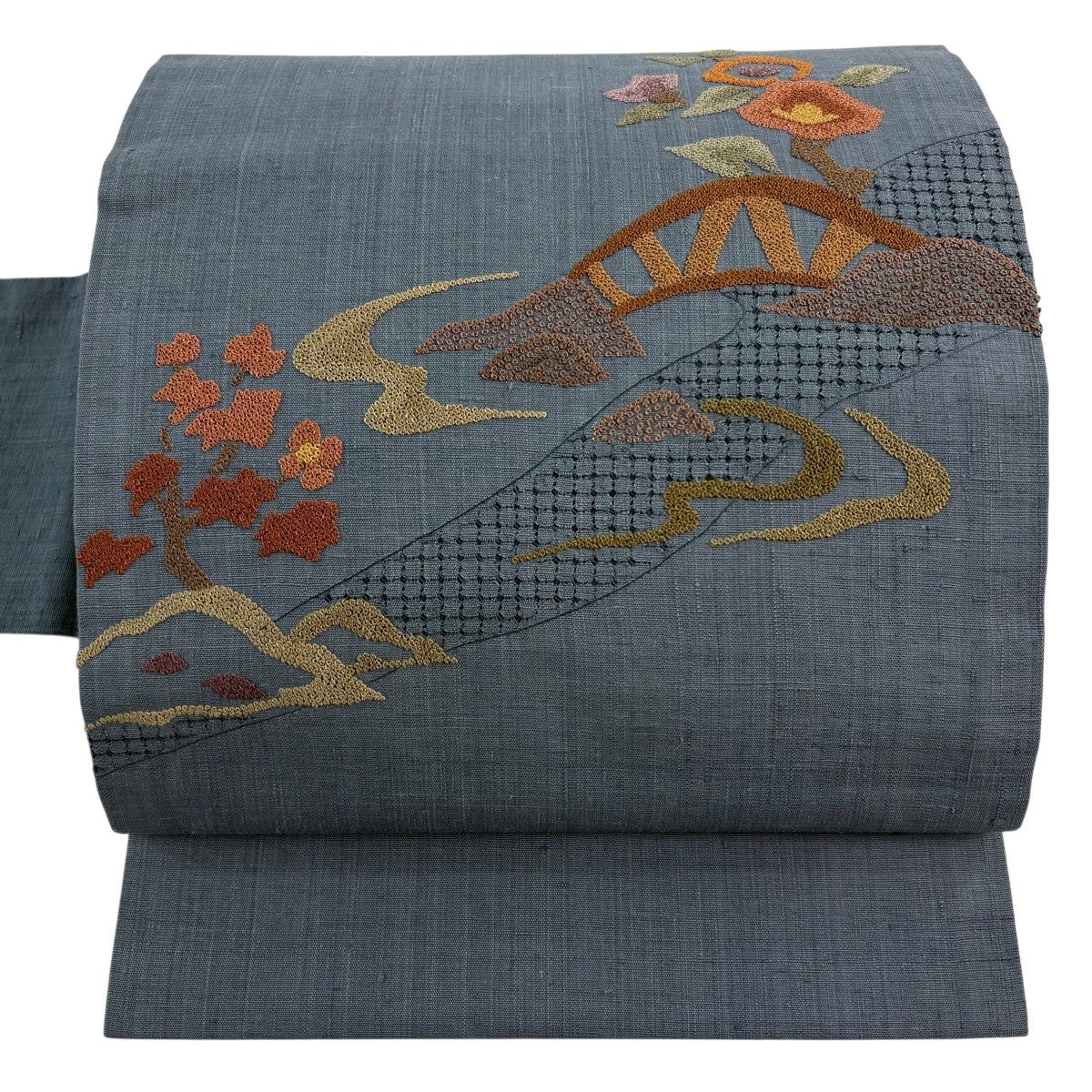 名古屋帯 秀品 紬地 草花 流水 相良刺繍 青灰色 正絹｜中古・古着