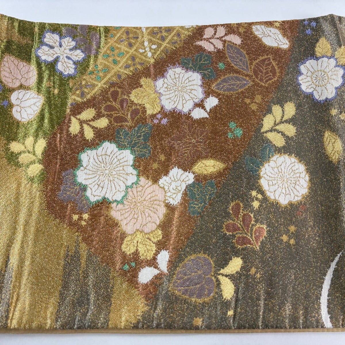 袋帯 秀品 草花 芝 金糸 箔 金色 お太鼓柄 正絹｜中古・古着