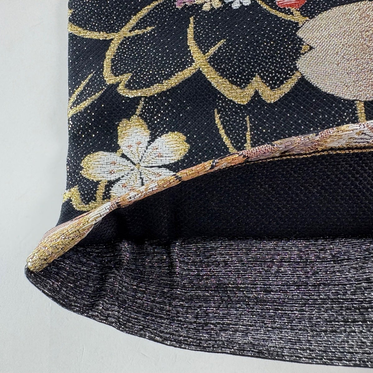 美品】 袋帯 秀品 桜 金糸 箔 黒 六通 正絹｜中古・古着・リサイクル