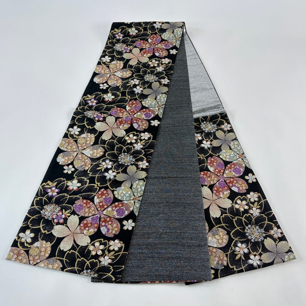 美品】 袋帯 秀品 桜 金糸 箔 黒 六通 正絹｜中古・古着・リサイクル