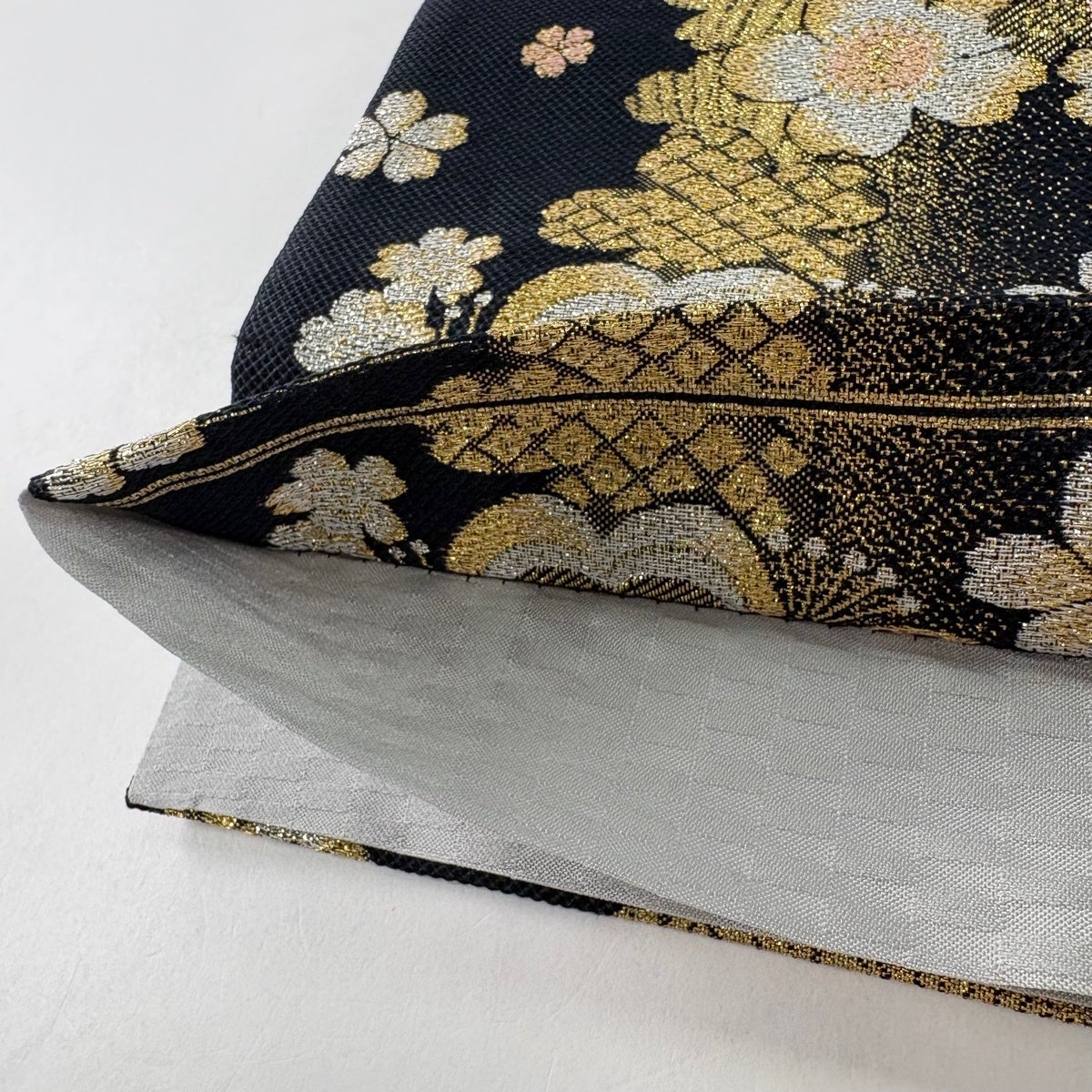 袋帯 秀品 桜 金糸 箔 黒 六通 正絹｜中古・古着・リサイクル着物通販