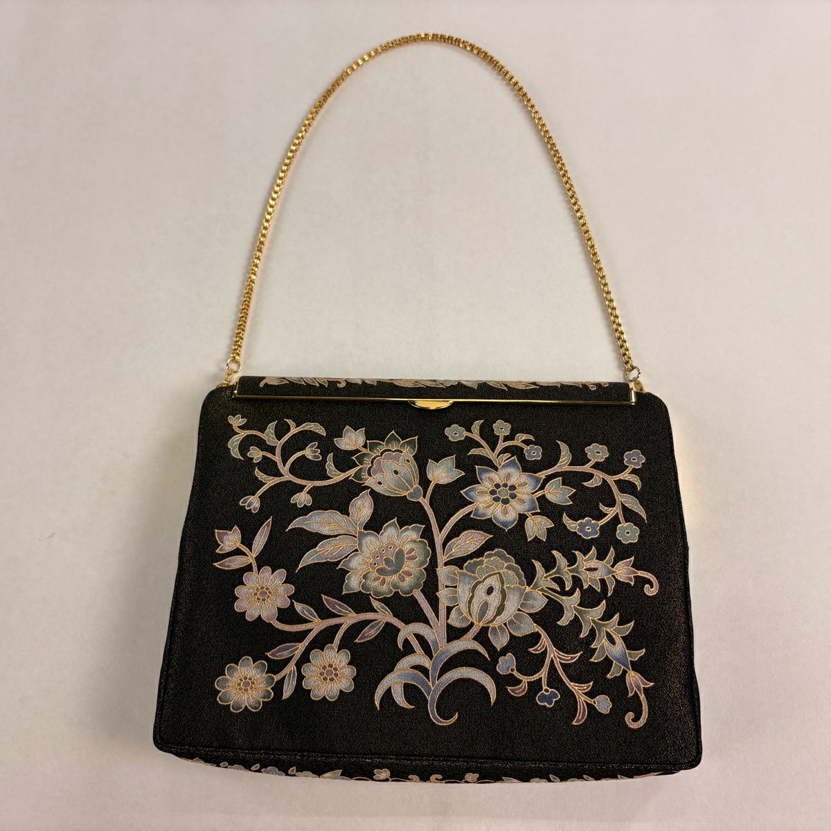 美品】和装バッグ 逸品 OKAJIMA 花唐草 金彩 金茶 正絹 和装小物｜中古