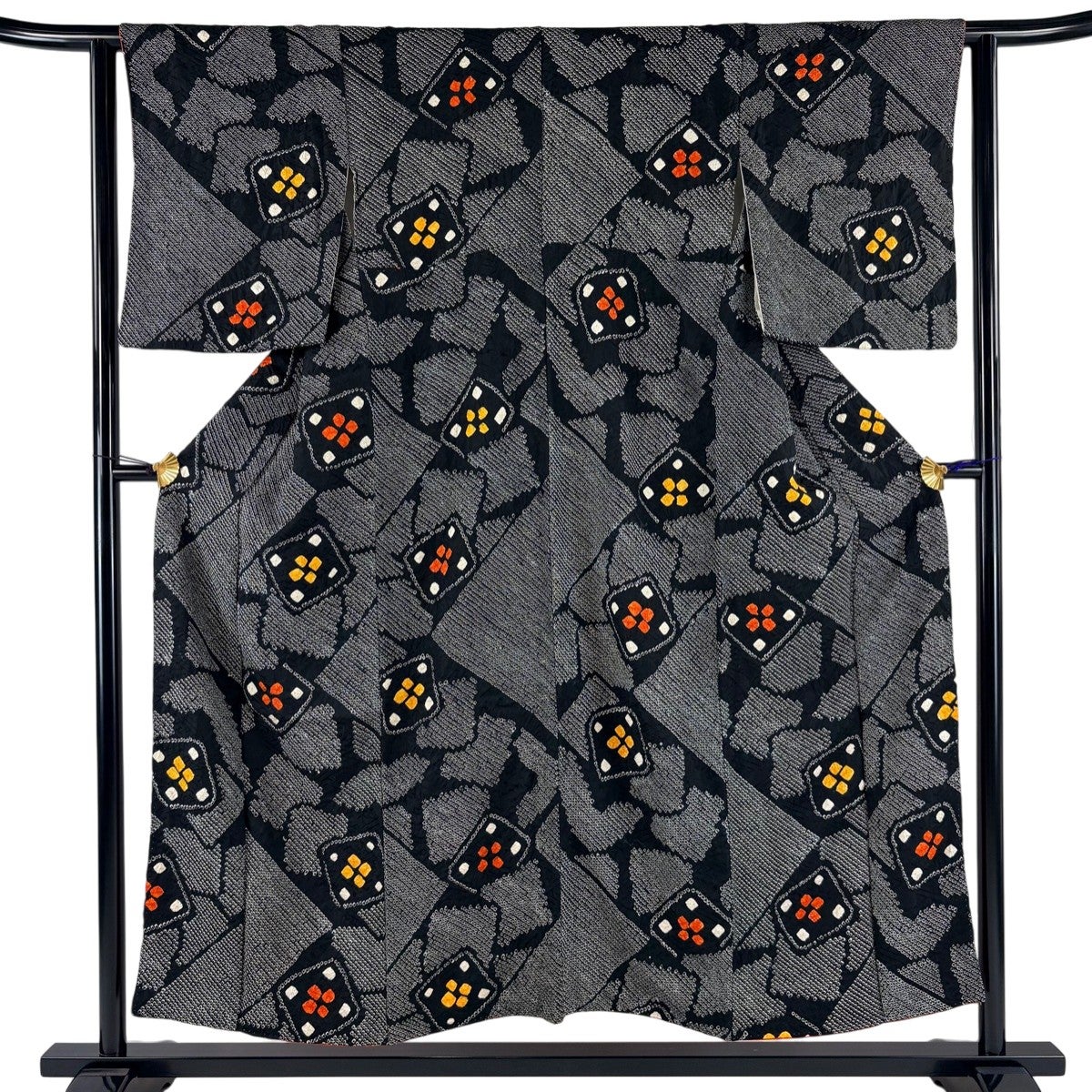 美品】 小紋 身丈160cm 裄丈68cm L 袷 幾何学模様 総絞り 黒 正絹 秀品