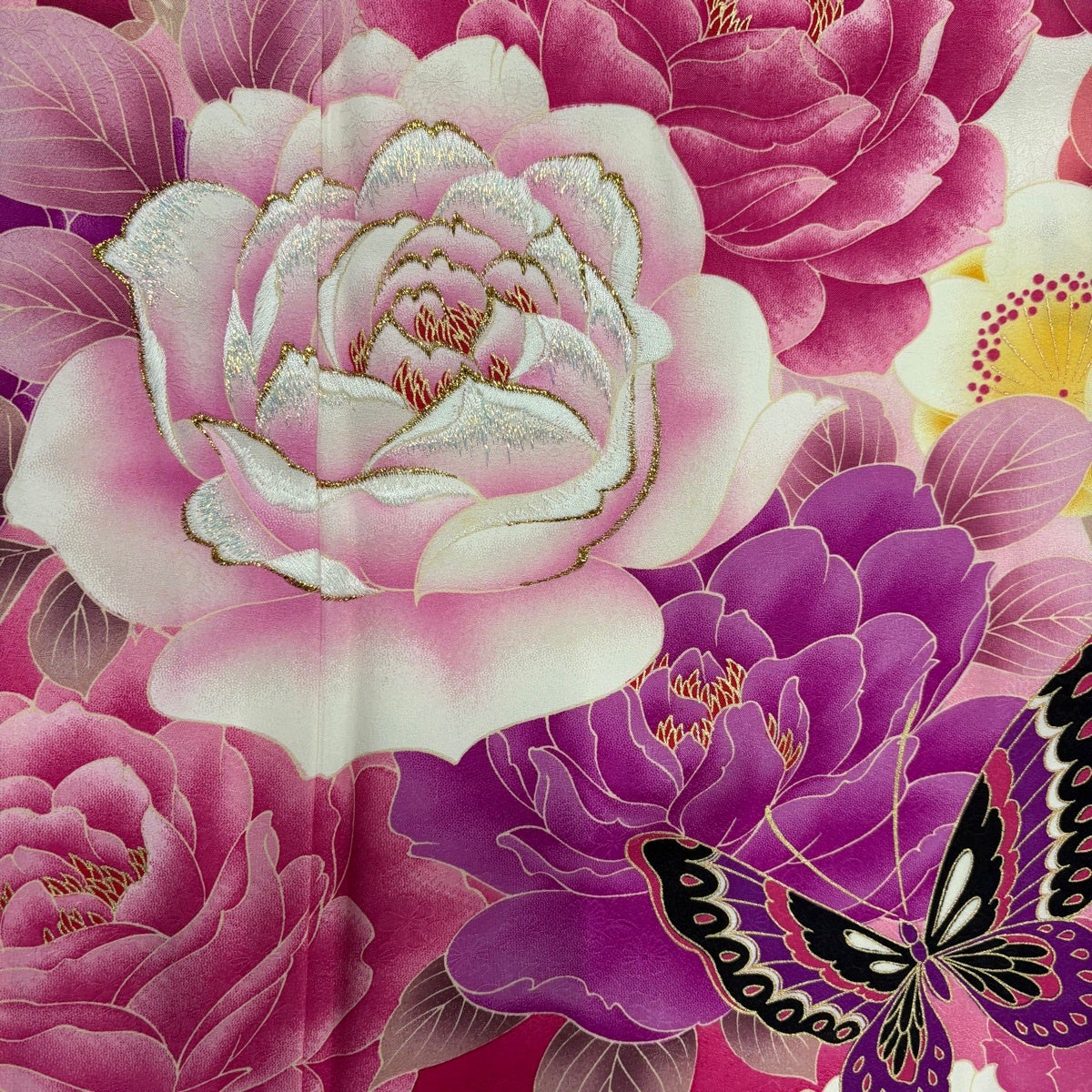 振袖 身丈173cm 裄丈71.5cm L 袷 薔薇 蝶 刺繍 金彩 クリーム 正絹