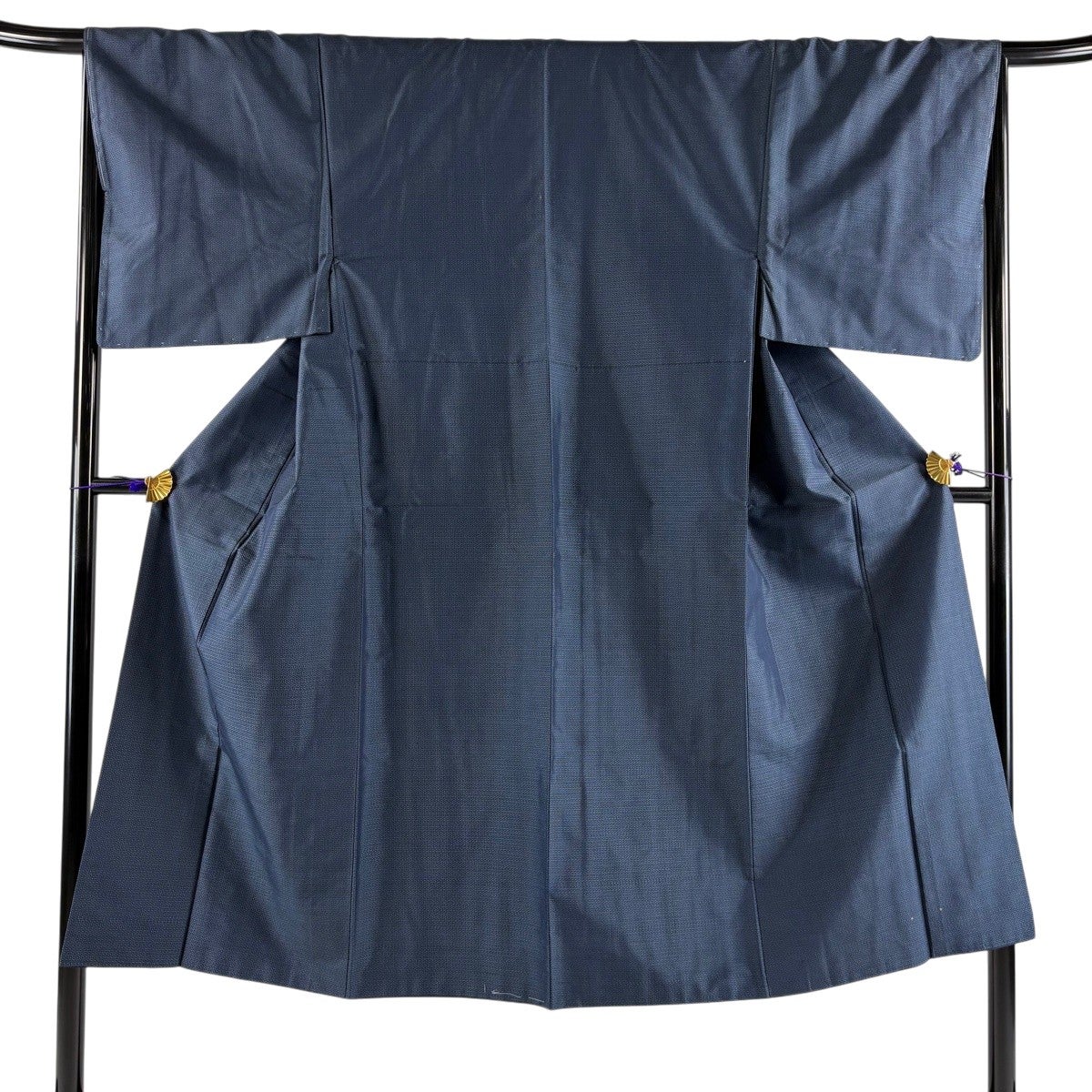 男着物 身丈141cm 裄丈68cm M 袷 紬 亀甲絣 紺色 正絹 秀品｜中古