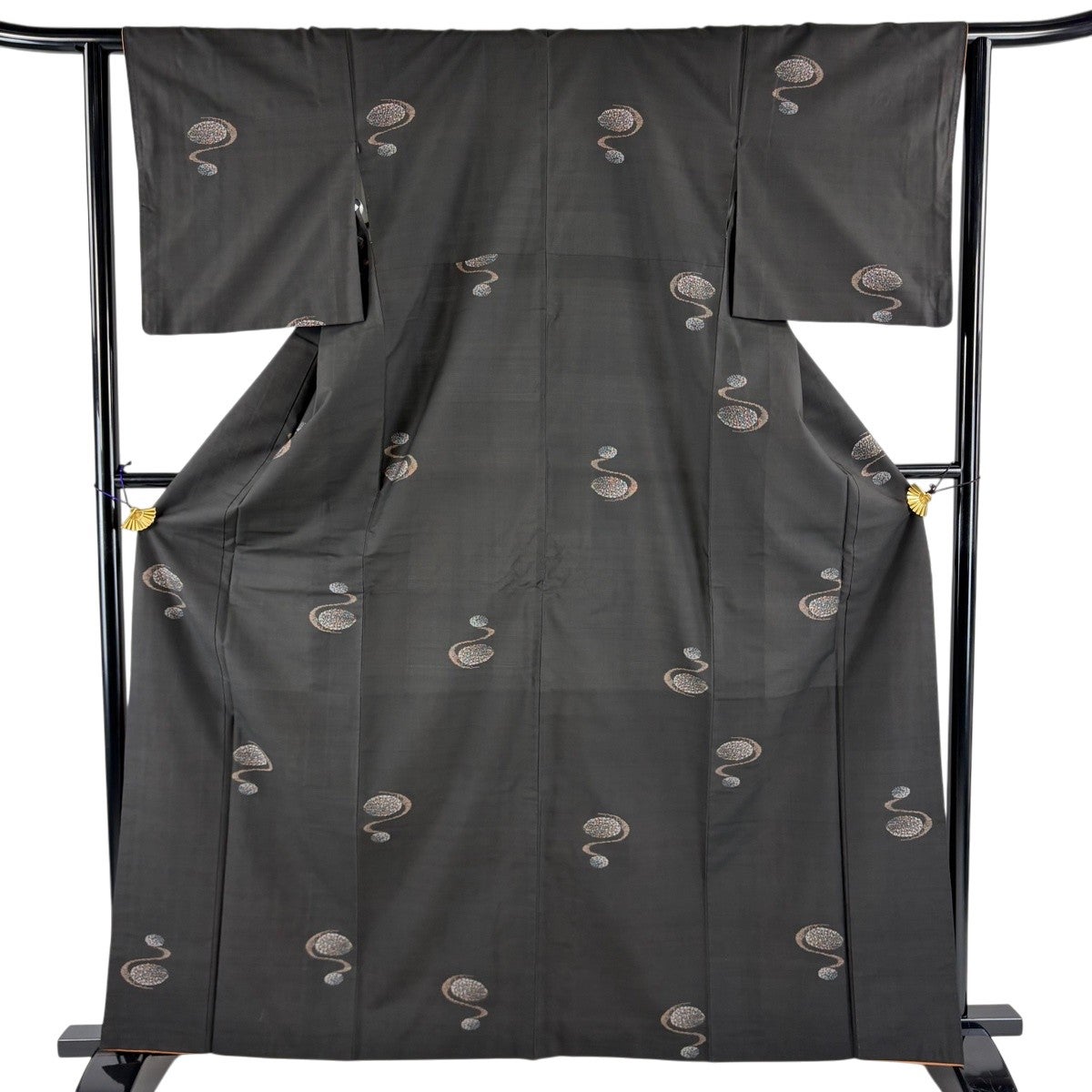 【美品】 紬 身丈161cm 裄丈62cm 正絹 秀品 【中古】 紬 身丈161cm 裄丈64.5cm M 袷 幾何学 灰白 正絹 秀品｜中古・古着