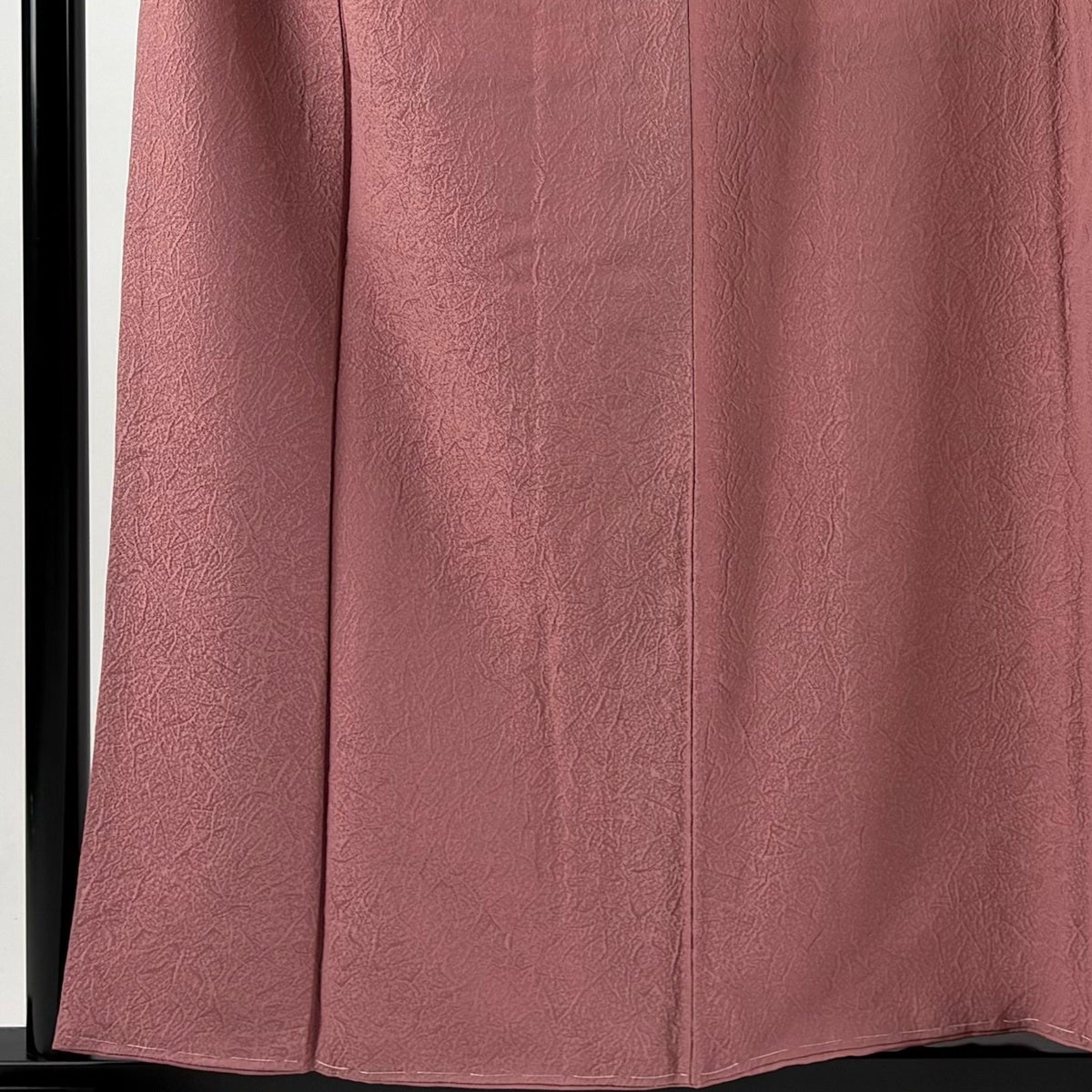 美品】 色無地 身丈157cm 裄丈65cm M 袷 地紋 ピンク 正絹 優品 一つ紋