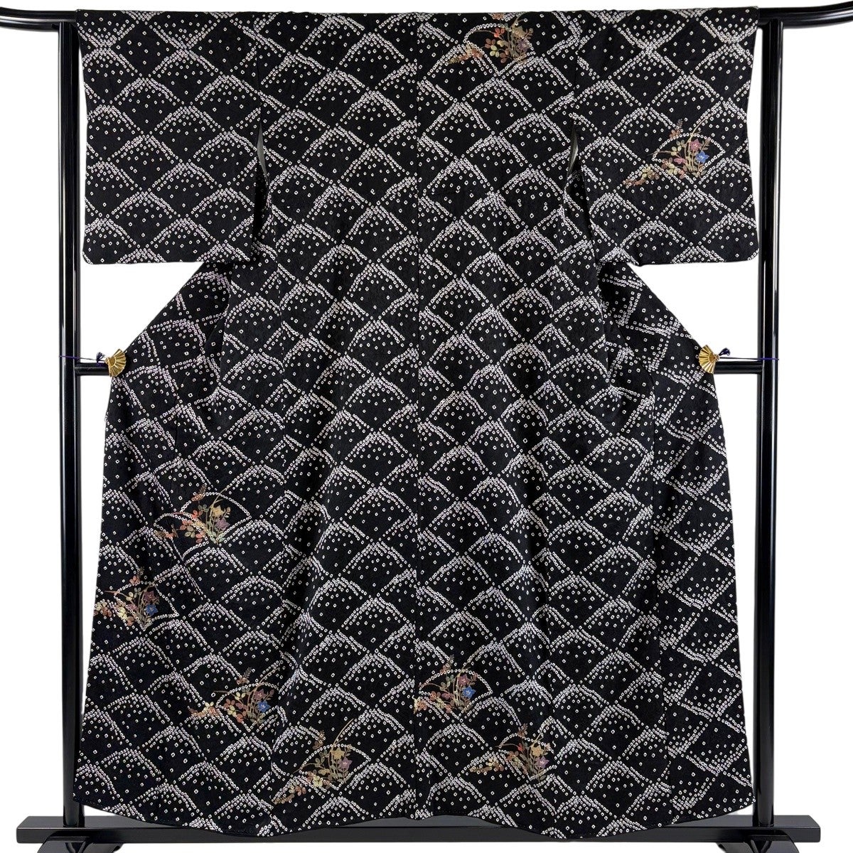 付下げ 身丈154cm 裄丈63cm S 袷 草花 絞り 金彩 黒 正絹 秀品｜中古