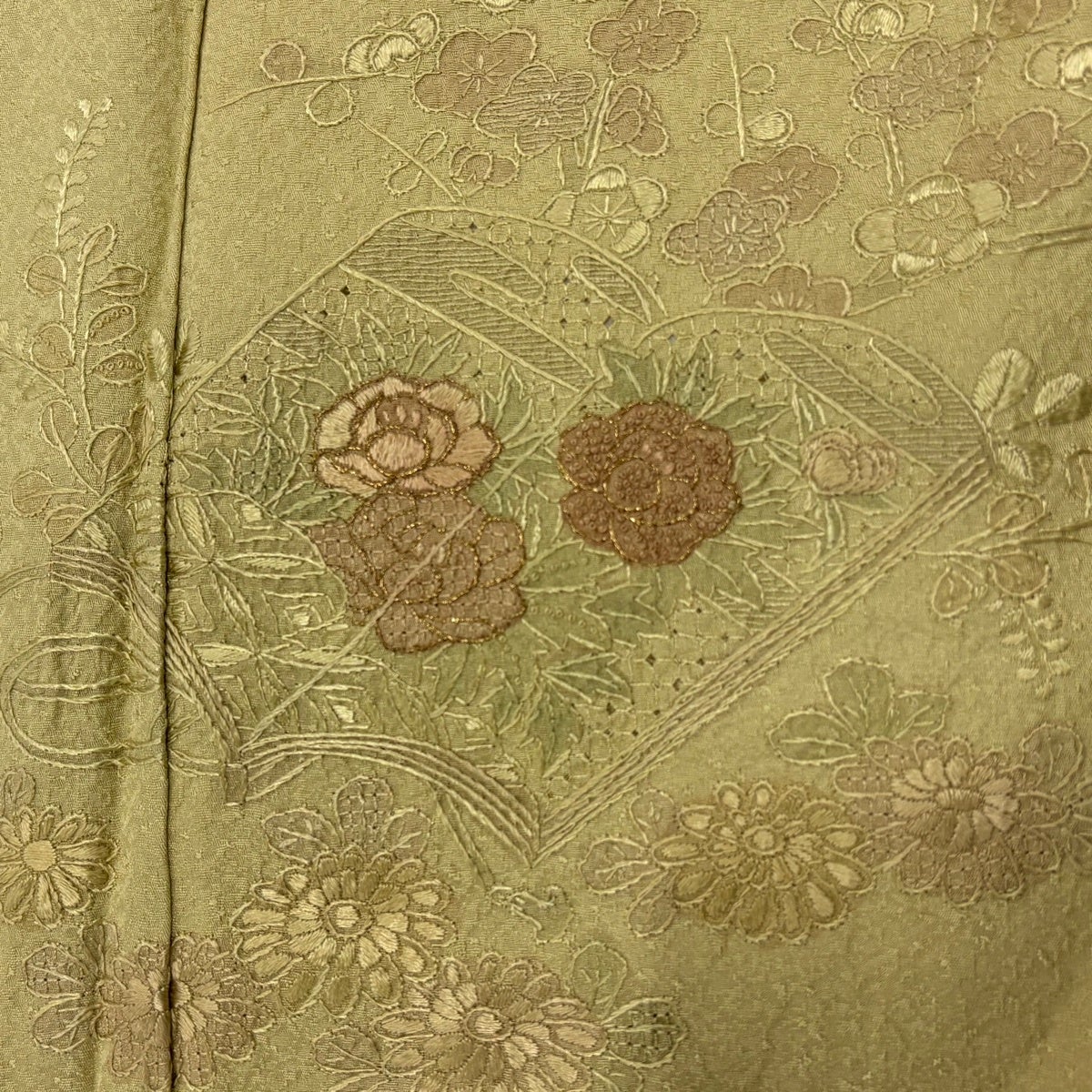 付下げ 身丈168cm 裄丈66cm M 袷 冊子 草花 刺繍 金糸 抹茶色 正絹 秀